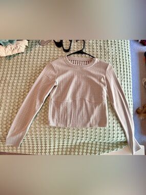 Vuori Light Gray Long Sleeve Knit Workout Top